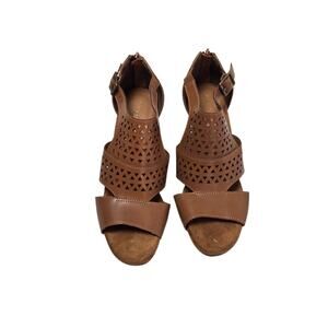 easy street womens shoes 9M Zippered Heel Brown